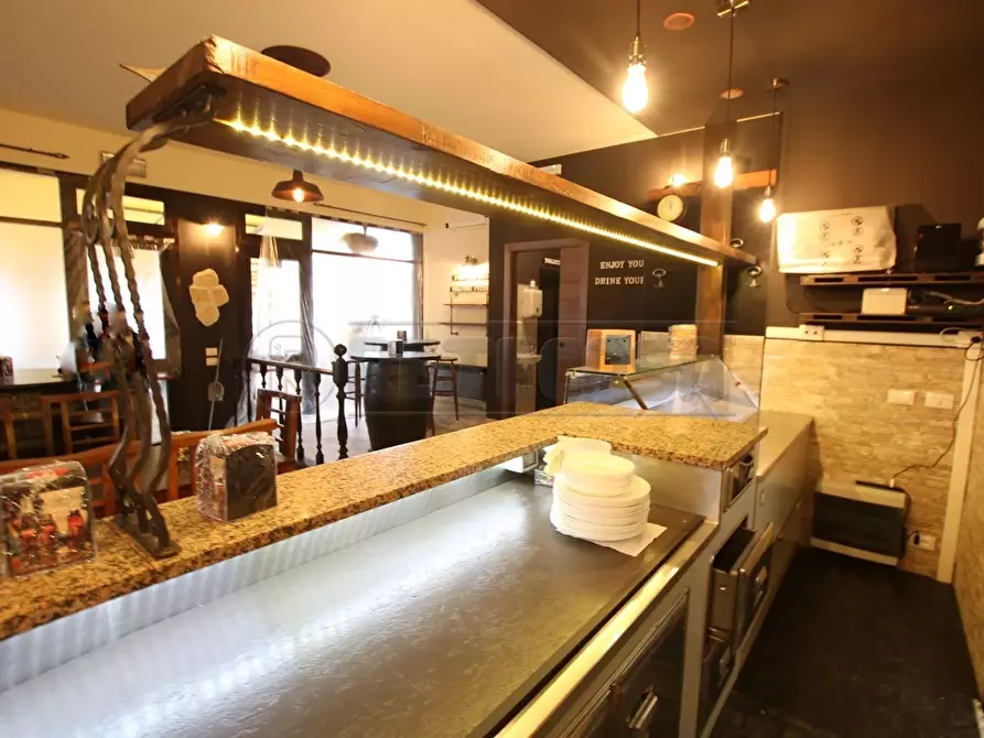 Immagine 9 di Locale commerciale in affitto  in Via Piazza Villaganzerla a Castegnero