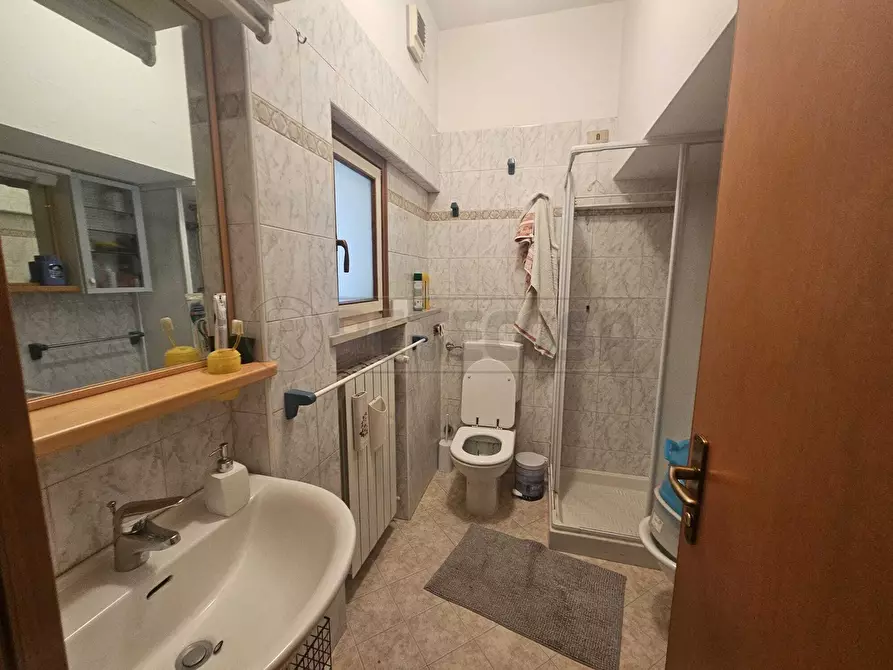 Immagine 28 di Trilocale in vendita  a Bardolino