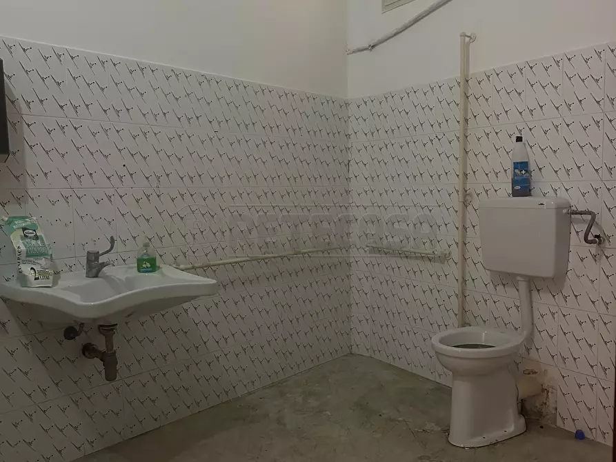 Immagine 9 di Locale commerciale in affitto  a Mazara Del Vallo