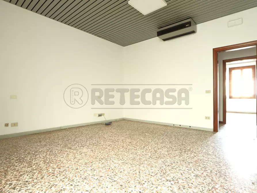 Immagine 17 di Ufficio in affitto  in Corso SS. Felice e Fortunato 3 a Vicenza