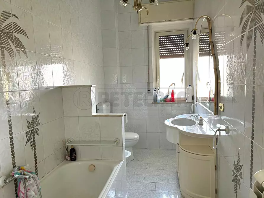 Immagine 11 di Trilocale in vendita  in viale Della Regione 54 a Caltanissetta