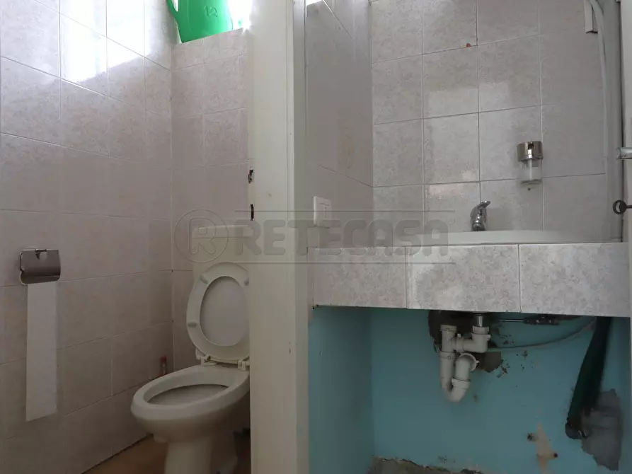 Immagine 6 di Locale commerciale in affitto  in Via Vincenzo Gonzati 2 a Vicenza