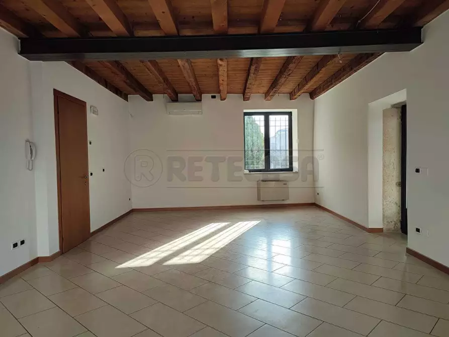 Immagine 7 di Locale commerciale in affitto  a Montebello Vicentino