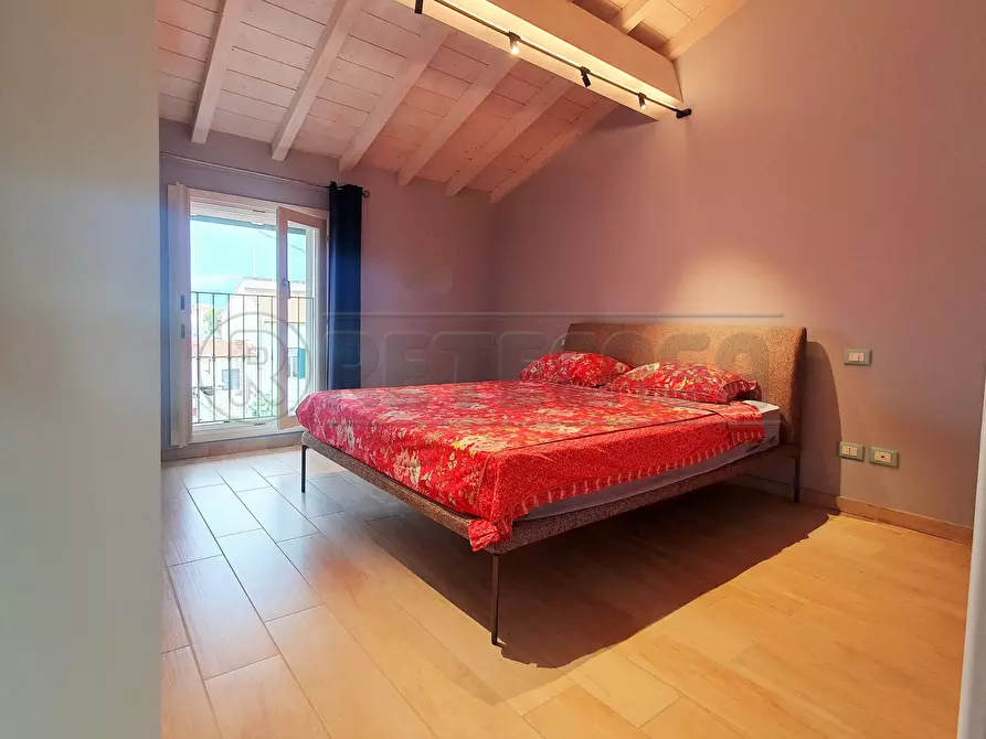 Immagine 14 di Porzione di casa in affitto  a Viareggio