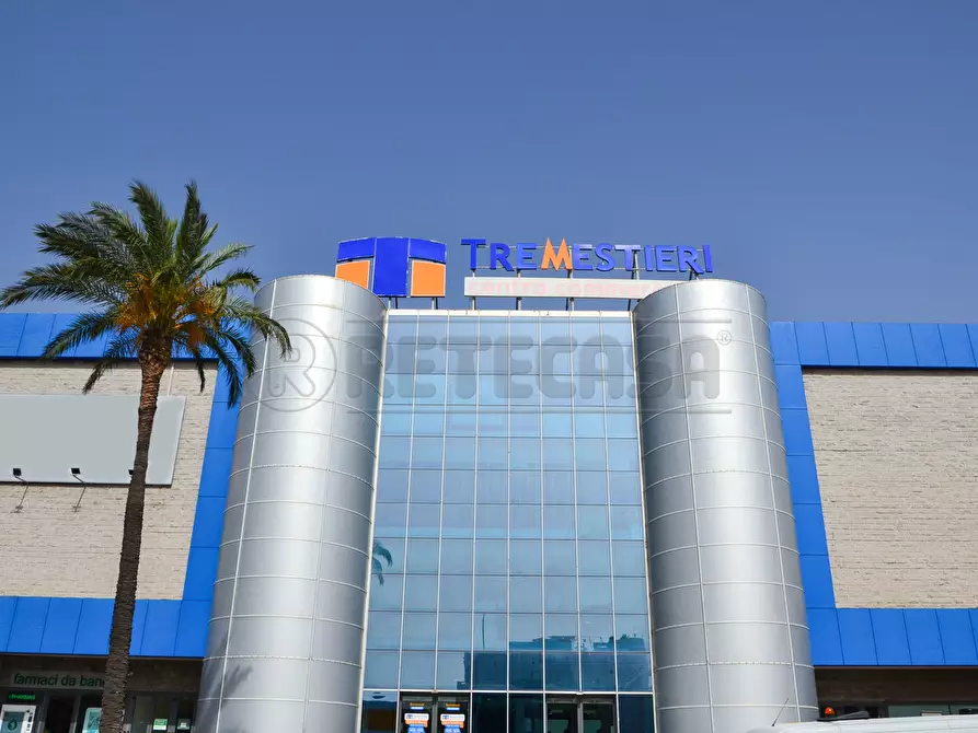 Immagine 6 di Locale commerciale in vendita  in Località Tremestieri 379 a Messina