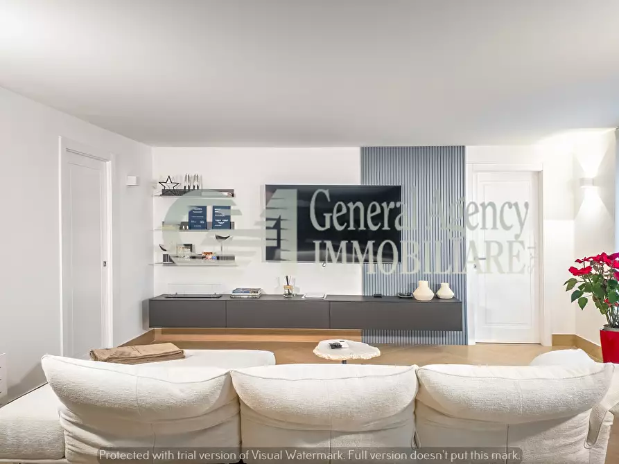 Immagine 58 di Villa in affitto  in Via Mario Mattoli a Roma