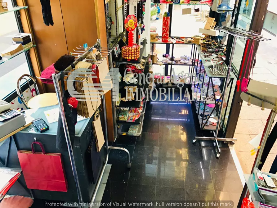 Immagine 8 di Attività commerciale in vendita  in Viale Guglielmo Marconi a Roma