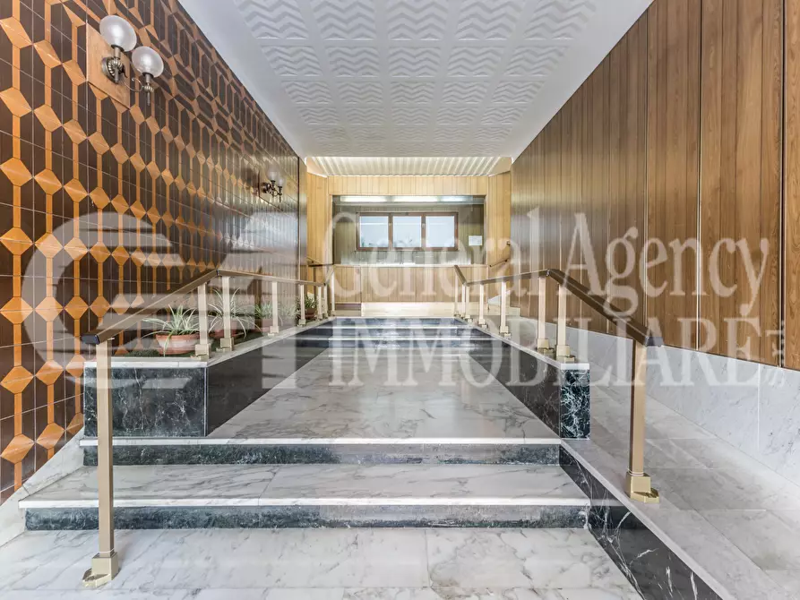 Immagine 7 di Appartamento in vendita  in via guido de ruggiero a Roma