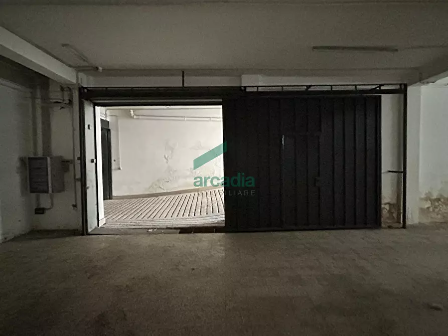 Immagine 8 di Garage in vendita  in Via Monte San Michele 104 a Bari