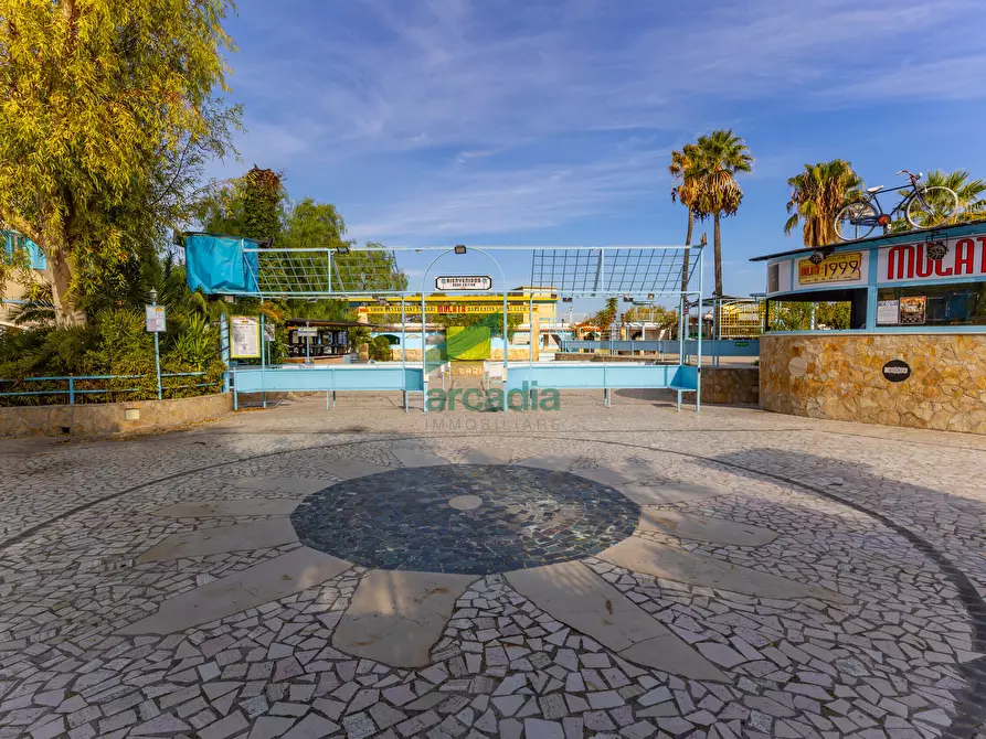 Immagine 30 di Locale commerciale in vendita  in Strada la Grava 16 a Bari