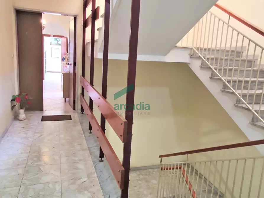 Immagine 17 di Pentalocale in vendita  in Via Pietro Carenza 20 a Turi