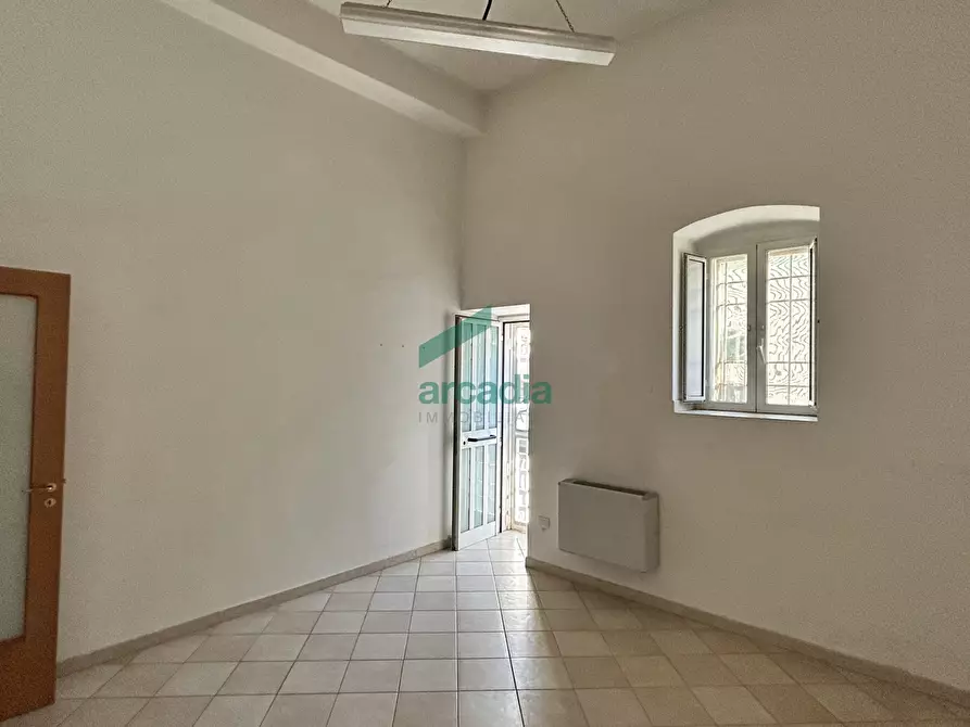 Immagine 25 di Locale commerciale in affitto  in Via Bellino 4 a Bitritto