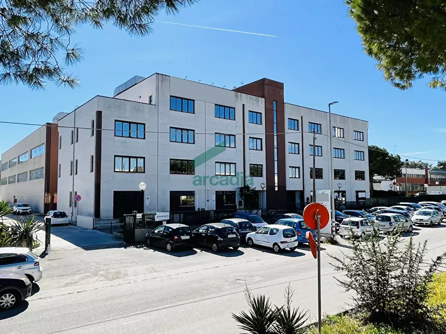 Immagine 38 di Ufficio in vendita  in Via Saverio Milella 2/bis a Bari