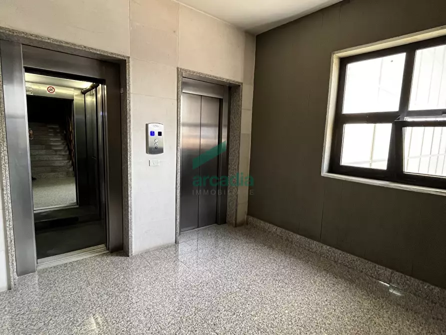 Immagine 24 di Ufficio in affitto  in Via Sette Pietro 4 a Bari