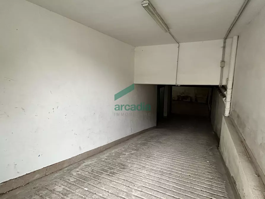 Immagine 18 di Garage in vendita  in Via Monte San Michele 104 a Bari