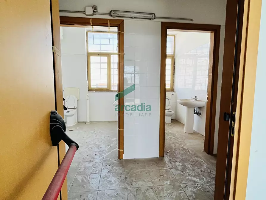 Immagine 38 di Attività artigianale in vendita  in Viale Biagio Accolti Gil 22 a Bari