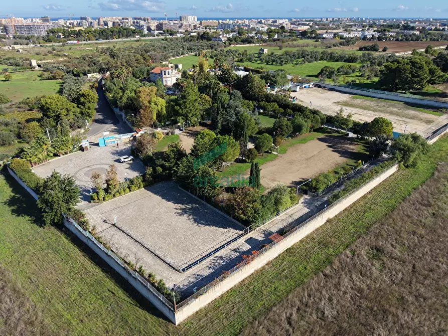 Immagine 119 di Locale commerciale in vendita  in Strada la Grava 16 a Bari