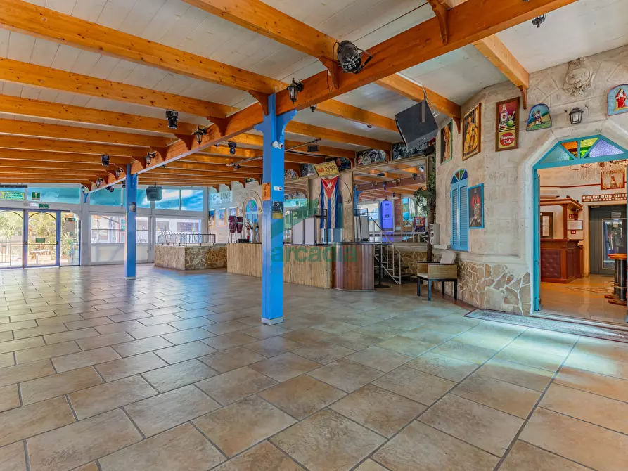 Immagine 97 di Locale commerciale in vendita  in Strada la Grava 16 a Bari