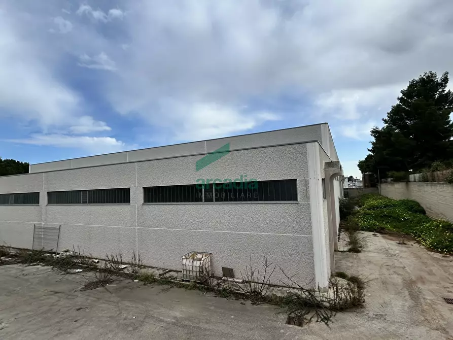 Immagine 4 di Attività artigianale in vendita  in Viale Donato De Leonardis 22 a Bari