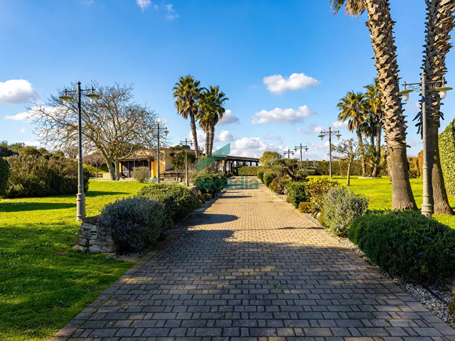 Immagine 45 di Locale commerciale in vendita  in Strada Vicinale Vecchia di Matera 369 a Gioia Del Colle