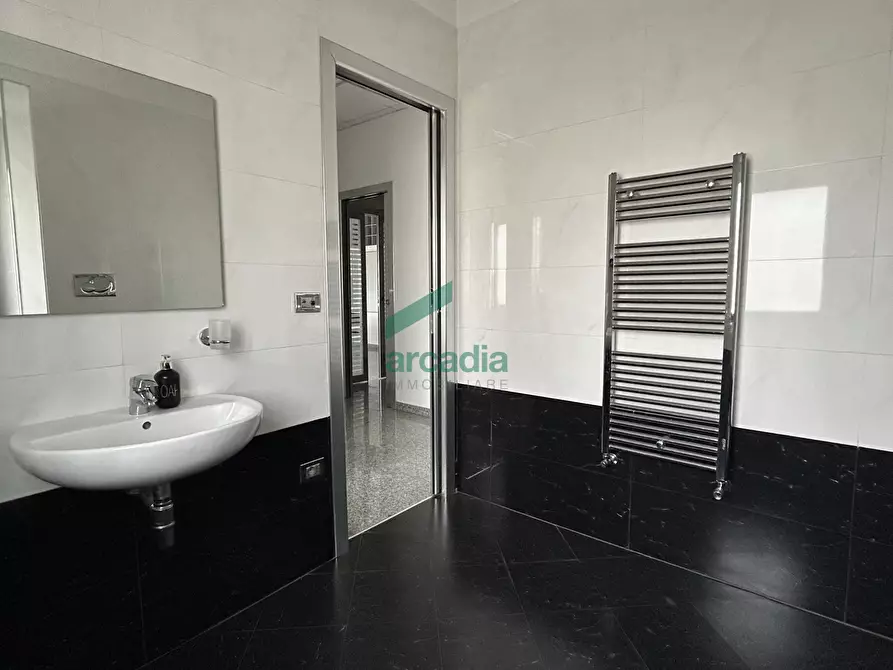 Immagine 21 di Attività artigianale in vendita  in sp231 km 79.400 a Modugno