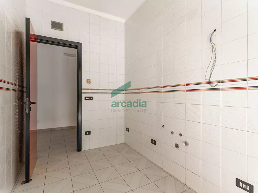 Immagine 29 di Ufficio in vendita  in Via Camillo Rosalba 49 a Bari