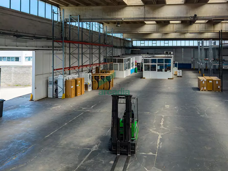 Immagine 31 di Attività artigianale in vendita  in SS96 13/C a Modugno
