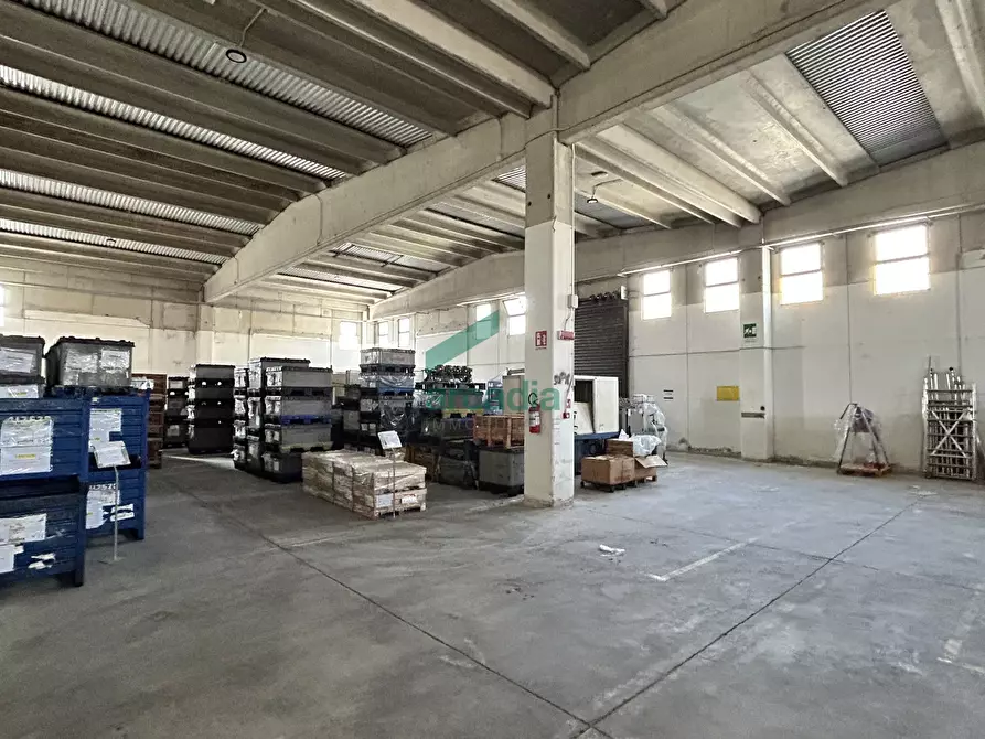 Immagine 16 di Attività artigianale in affitto  in SP231 98 a Terlizzi