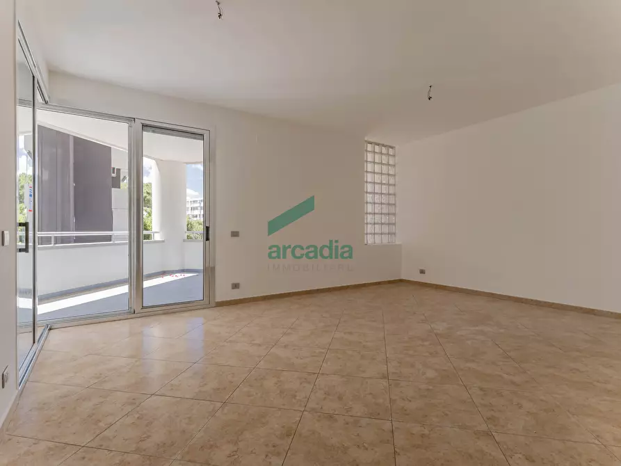 Immagine 49 di Quadrilocale in vendita  in Viale Louis Pasteur 15A a Bari