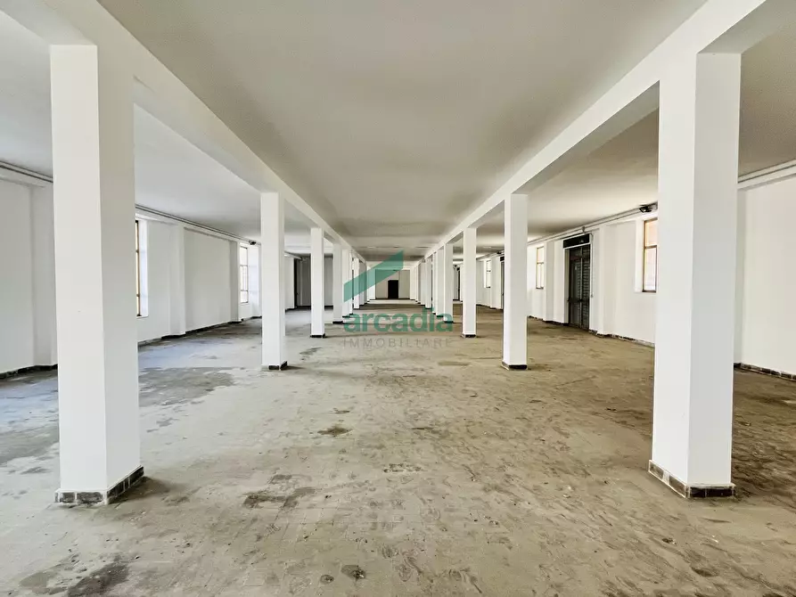 Immagine 23 di Attività artigianale in vendita  in Viale Biagio Accolti Gil 22 a Bari