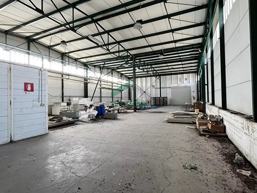 Immagine 15 di Attività artigianale in affitto  in SP231 KM 0,800 a Modugno