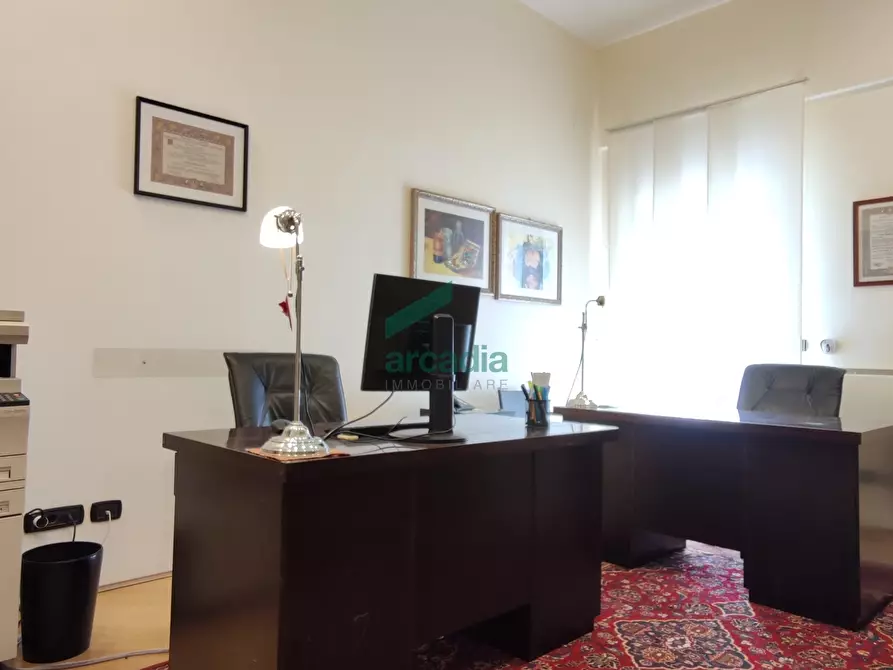 Immagine 3 di Ufficio in vendita  in Via Papa Giovanni Paolo I' 10/E a Bari