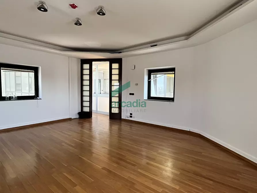 Immagine 19 di Ufficio in affitto  in Via Sette Pietro 4 a Bari