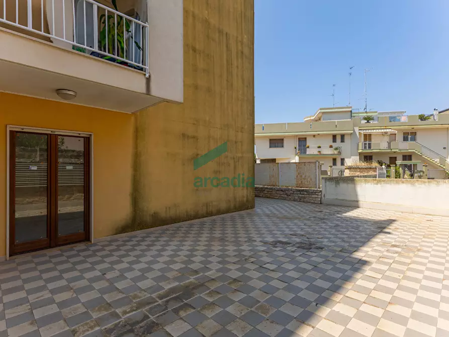 Immagine 34 di Trilocale in vendita  in Via Benigno Zaccagnini 1 a Bitetto