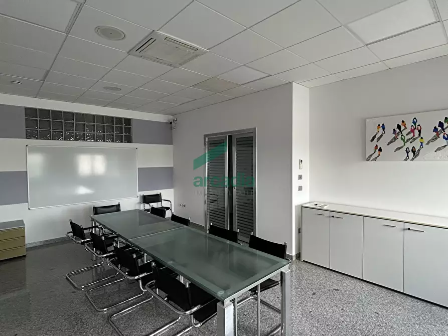 Immagine 17 di Attività artigianale in vendita  in sp231 km 79.400 a Modugno