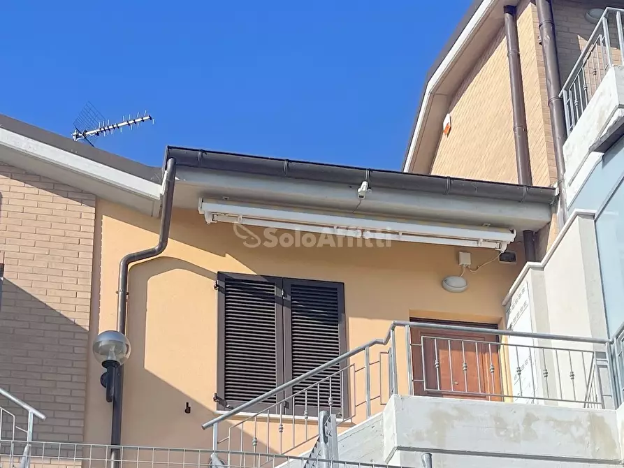 Immagine 1 di Bilocale in affitto  a Agugliano