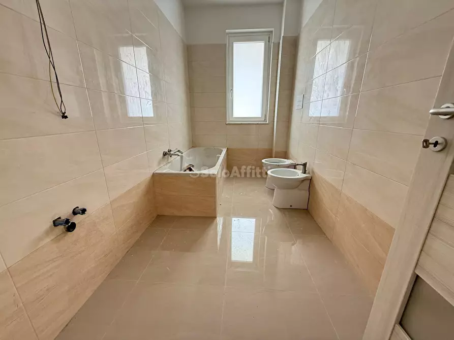 Immagine 27 di Ufficio in affitto  in Via Forche Caudine a Maddaloni