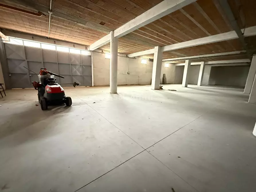 Immagine 5 di Magazzino in affitto  in Via Forche Caudine 165 a Maddaloni