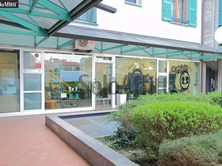 Immagine 11 di Locale commerciale in affitto  in Via G. Garibaldi 184 a Desio