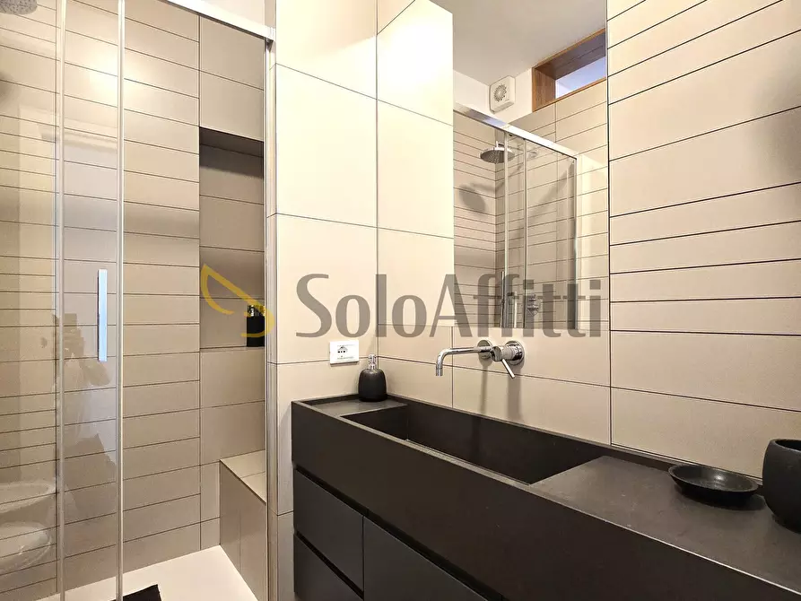 Immagine 21 di Trilocale in affitto  in Via Capo Miseno 6 a Roma