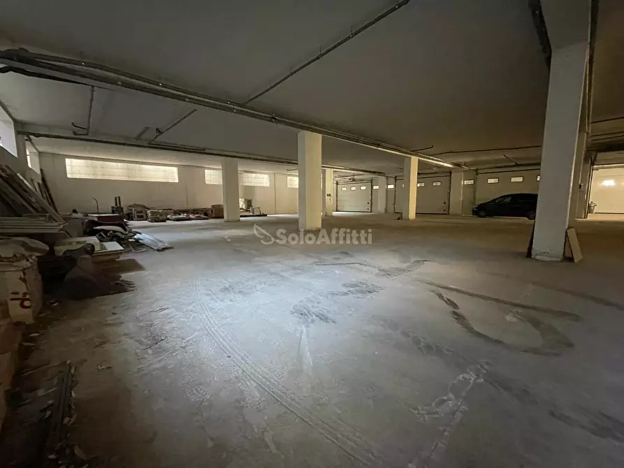 Immagine 5 di Magazzino in affitto  a Maddaloni