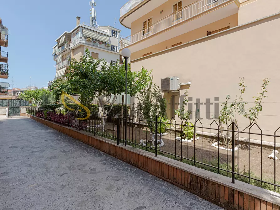 Immagine 18 di Bilocale in affitto  in Via dei Gonzaga a Roma