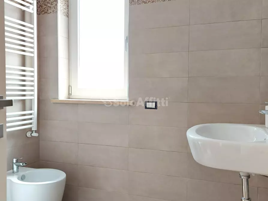 Immagine 27 di Trilocale in affitto  in Via del Castello a Roma