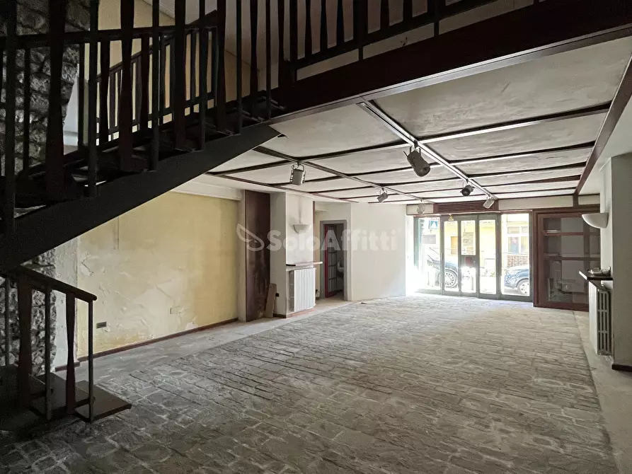 Immagine 21 di Locale commerciale in affitto  in Via Nicola Vaccaro a Potenza