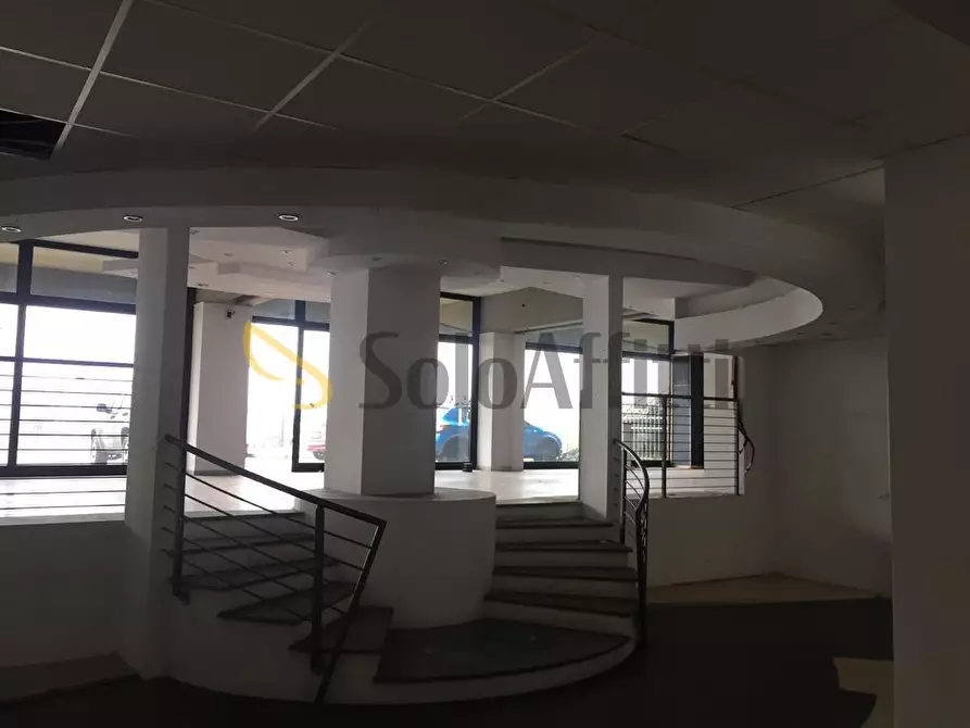 Immagine 3 di Locale commerciale in affitto  in Strada Cambiano 220 a Chieri