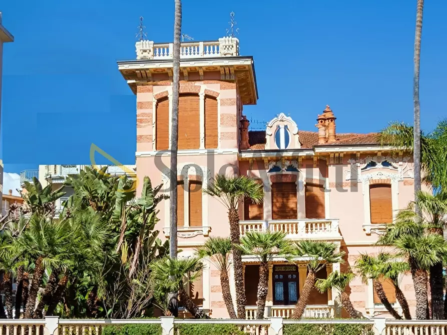 Immagine 1 di Villa in affitto  a San Remo