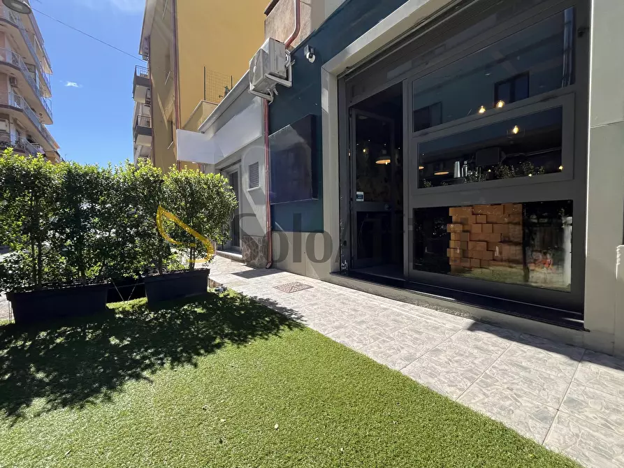 Immagine 13 di Locale commerciale in affitto  a Catanzaro