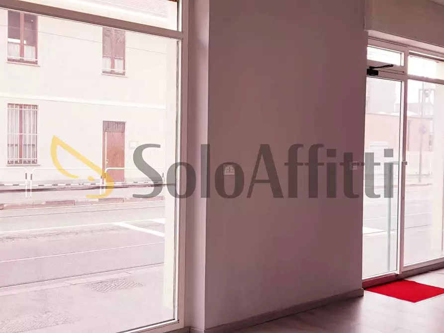 Immagine 2 di Locale commerciale in affitto  in VIA PASSO BUOLE 79 a Torino