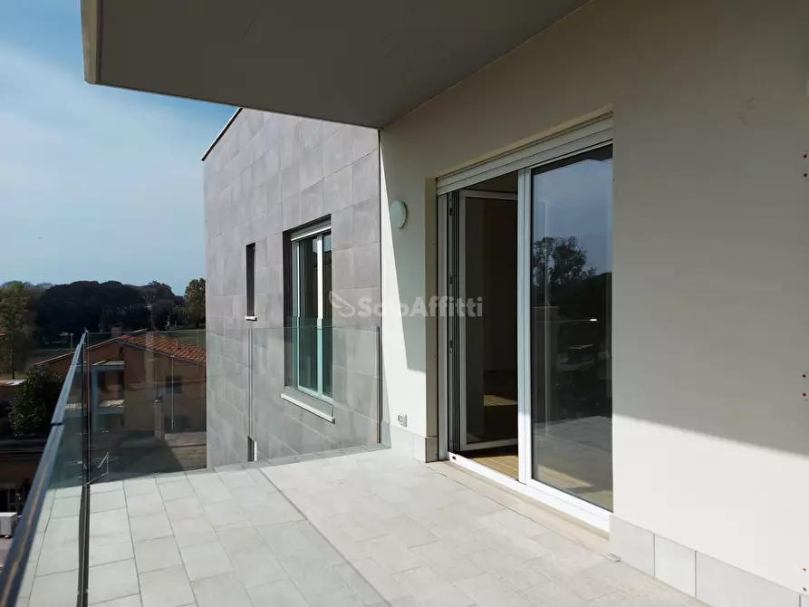 Immagine 21 di Trilocale in affitto  in Via del Castello a Roma