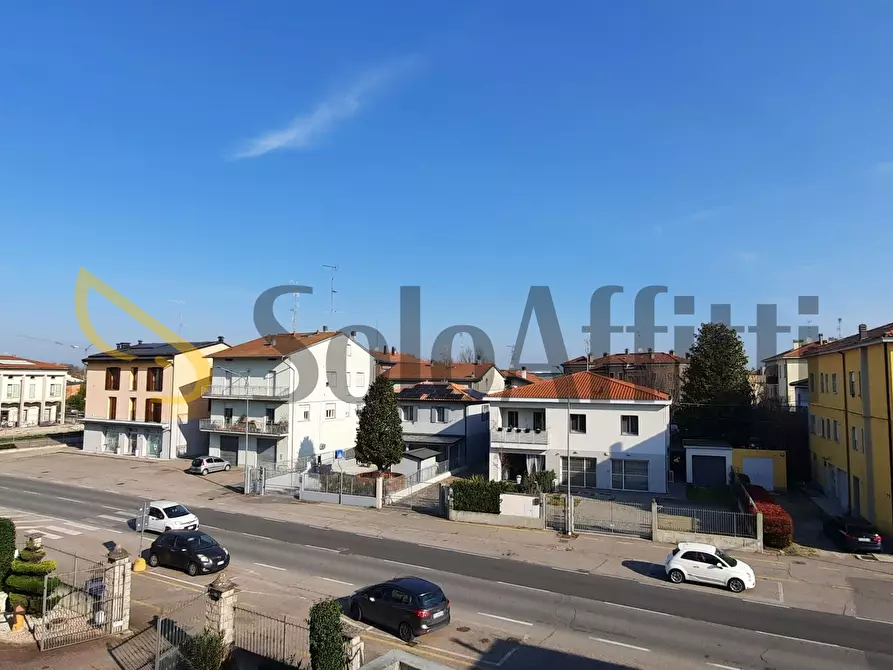 Immagine 9 di Trilocale in affitto  a Medolla